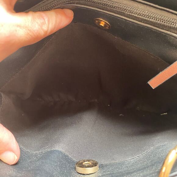 Adrienne Vittadini Black Crossbody Handle Purse‎ Gold Tone Accents Handbag - Picture 7 of 9